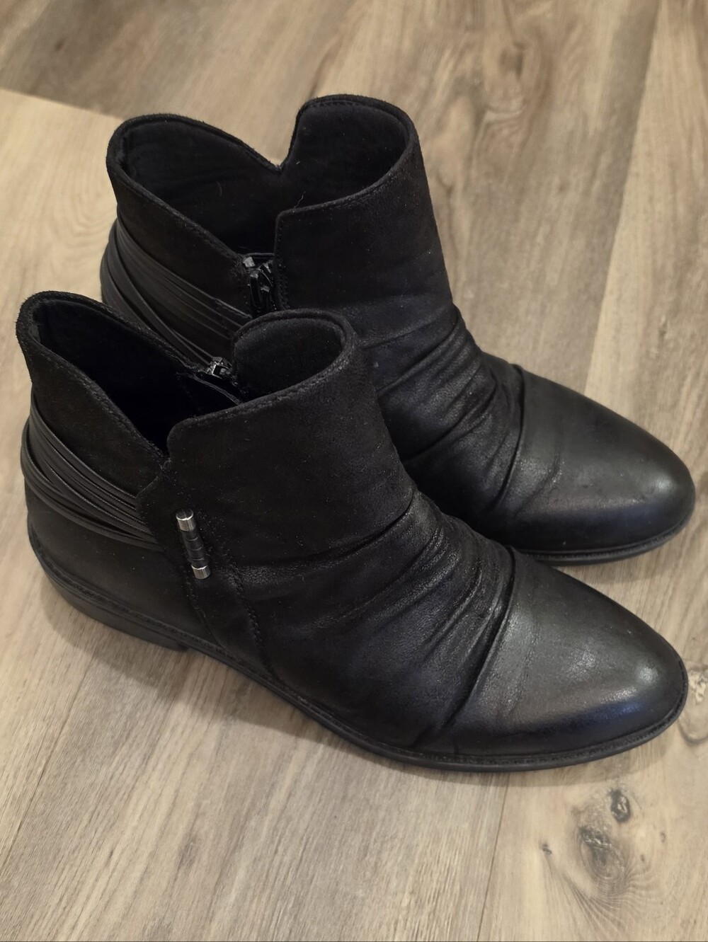 Baretraps Sazzie Black Ruched Ankle Booties Boots Women's Size 9M Low Block Heel